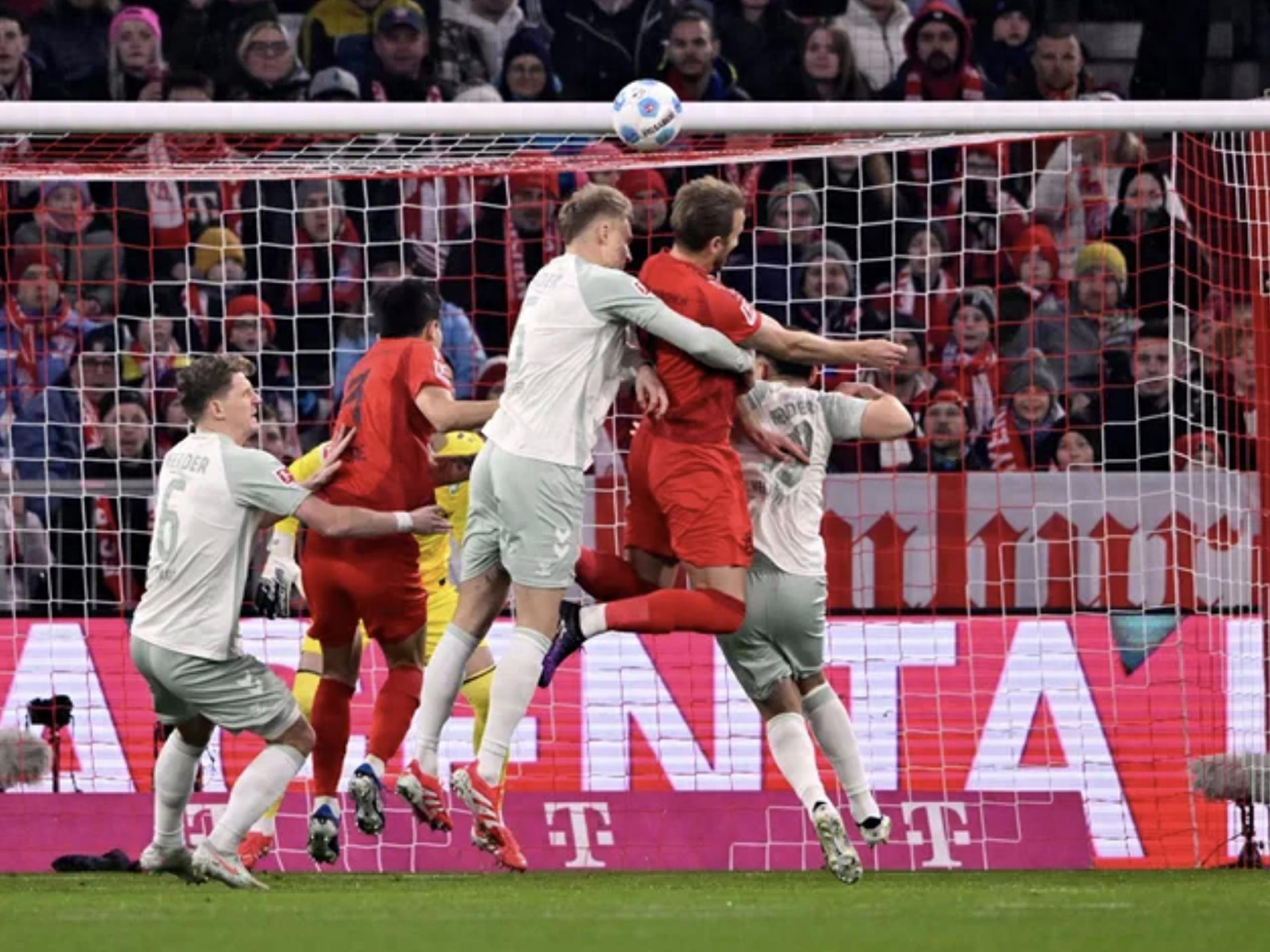 拜仁慕尼黑vs那不勒斯：双方势均力敌，胜者将决定金球奖争夺者