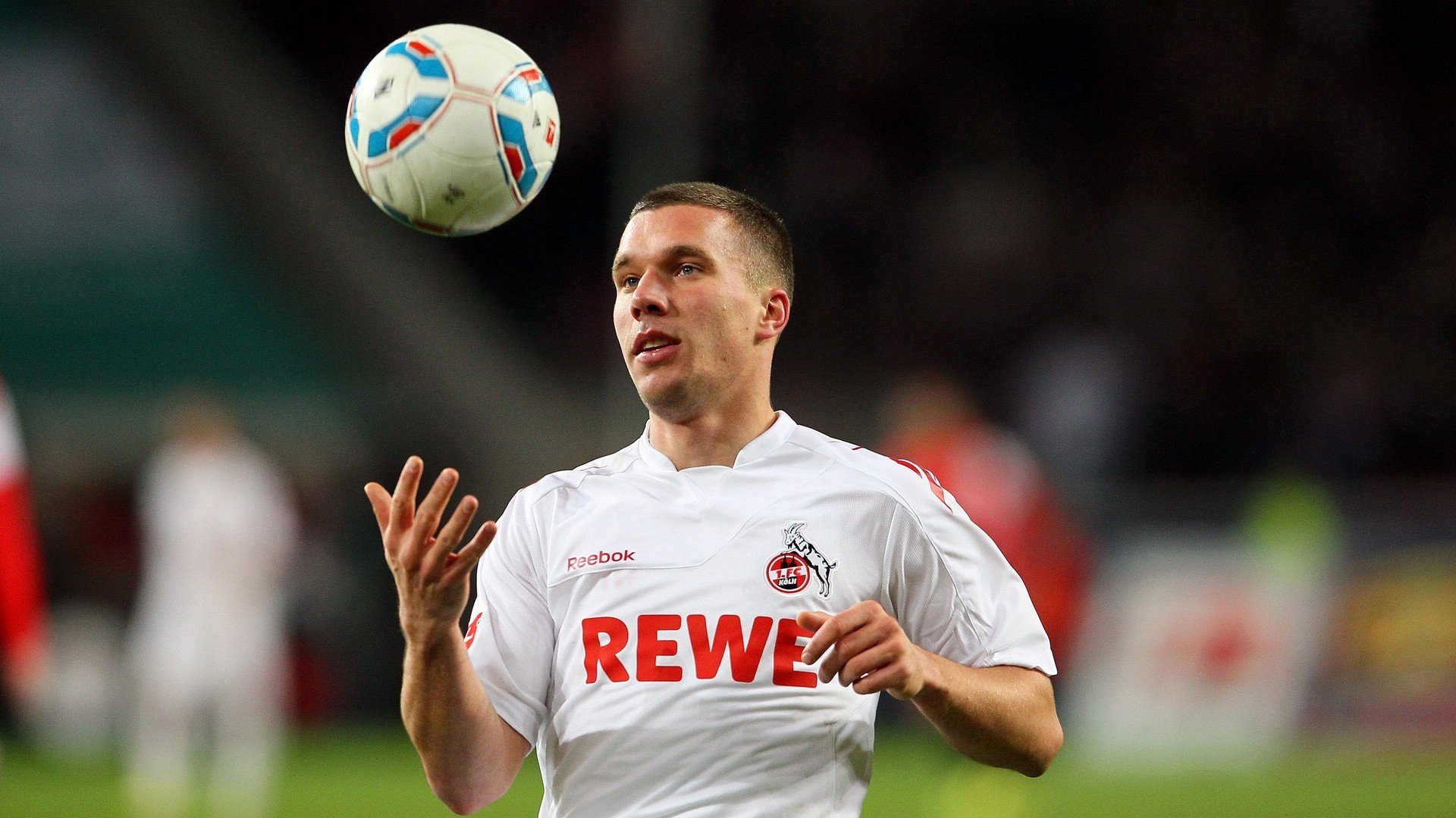 萨拉赫重返赛场，刷新纪录首场状态出色，切尔西观众沸腾！比赛高潮迭起